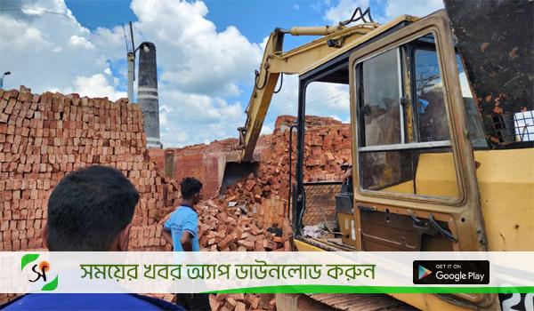 Mushukdagi puflanadigan toplar Yalangoch jojaning fotosurati